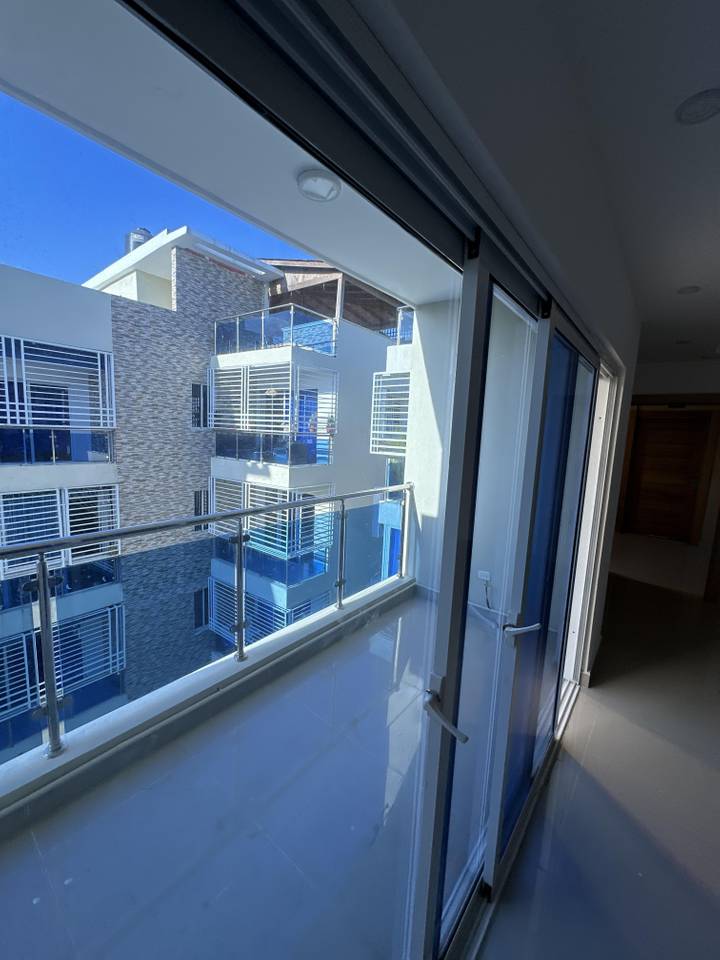 Apartamento en Vista Hermosa de dos habitaciones y terraza privada