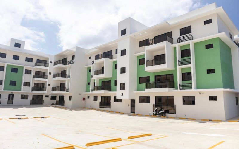 RESIDENCIAL EN AV. HIPICA, EN BRISA DEL ESTE