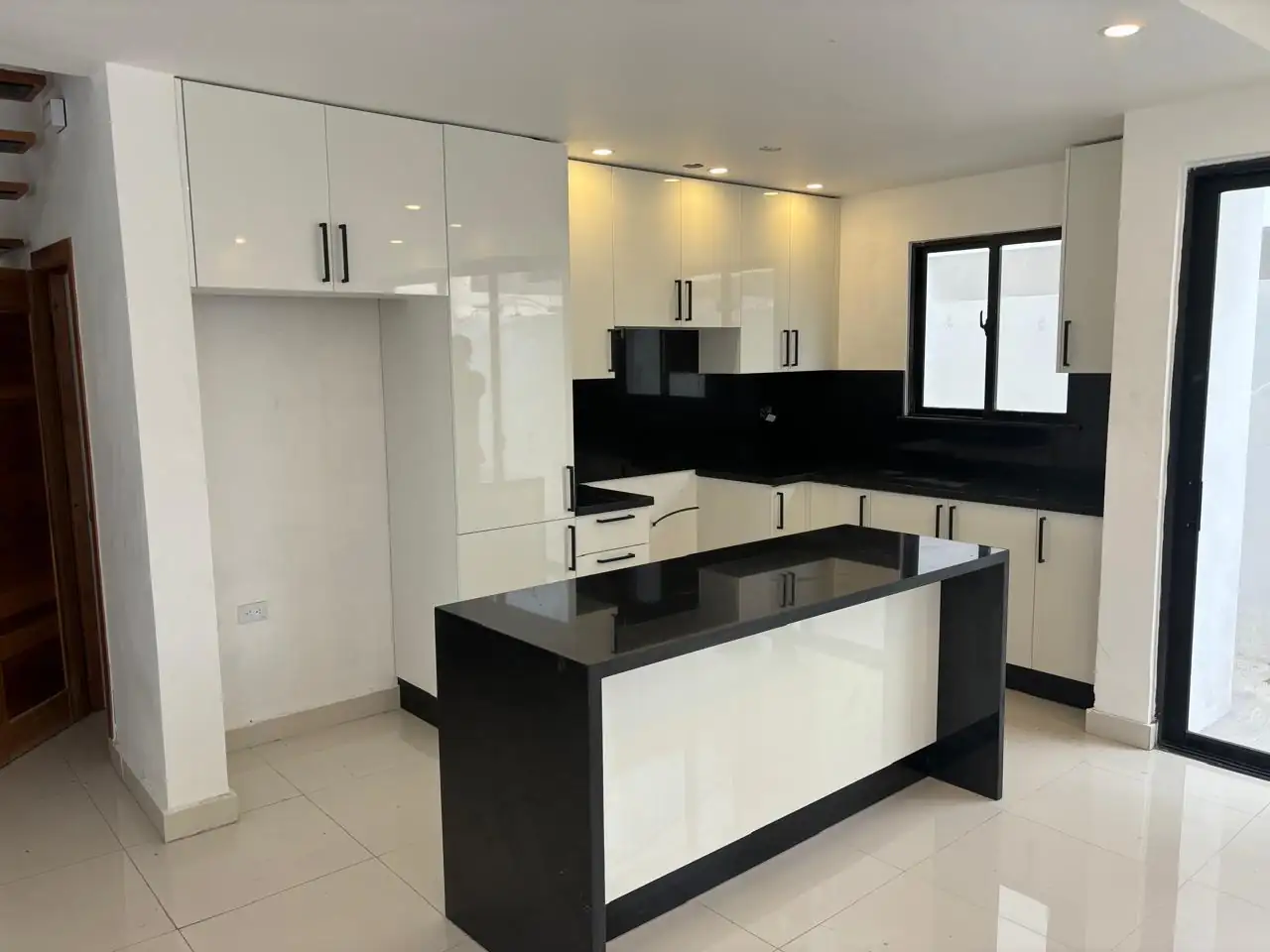 Proyecto de 4 Modernas Casas de 2 Niveles en Brisa Oriental