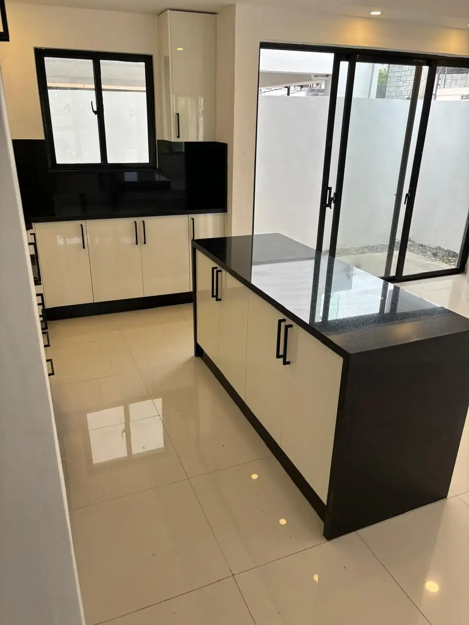 Proyecto de 4 Modernas Casas de 2 Niveles en Brisa Oriental
